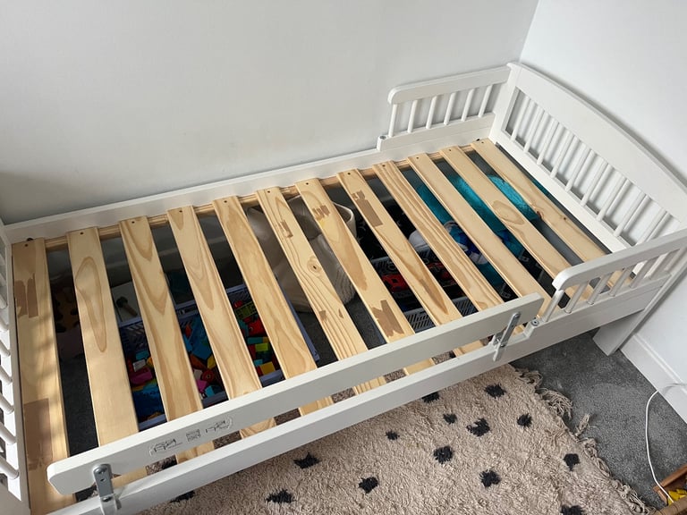 Toddler bed & mattress