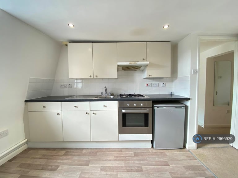 2 bedroom flat in St. James's Street, Brighton, BN2 (2 bed) (#2666929)