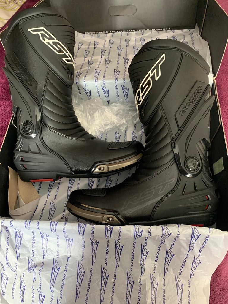 BRAND NEW MENS SIZE 10 RST WATERPROOF MOTORCYCLE BOOTS