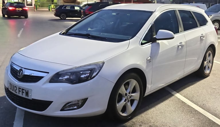 Vauxhall, ASTRA, Estate, 2012, Auto, Automatic, 1956 (cc), 5 doors, 2 Keys