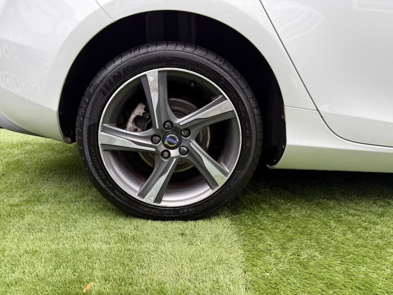 2015 Volvo V40 2.0 T2 R-Design Hatchback 5dr Petrol Manual Euro 6 (s/s) (122 ps) HATCHBACK Petrol...