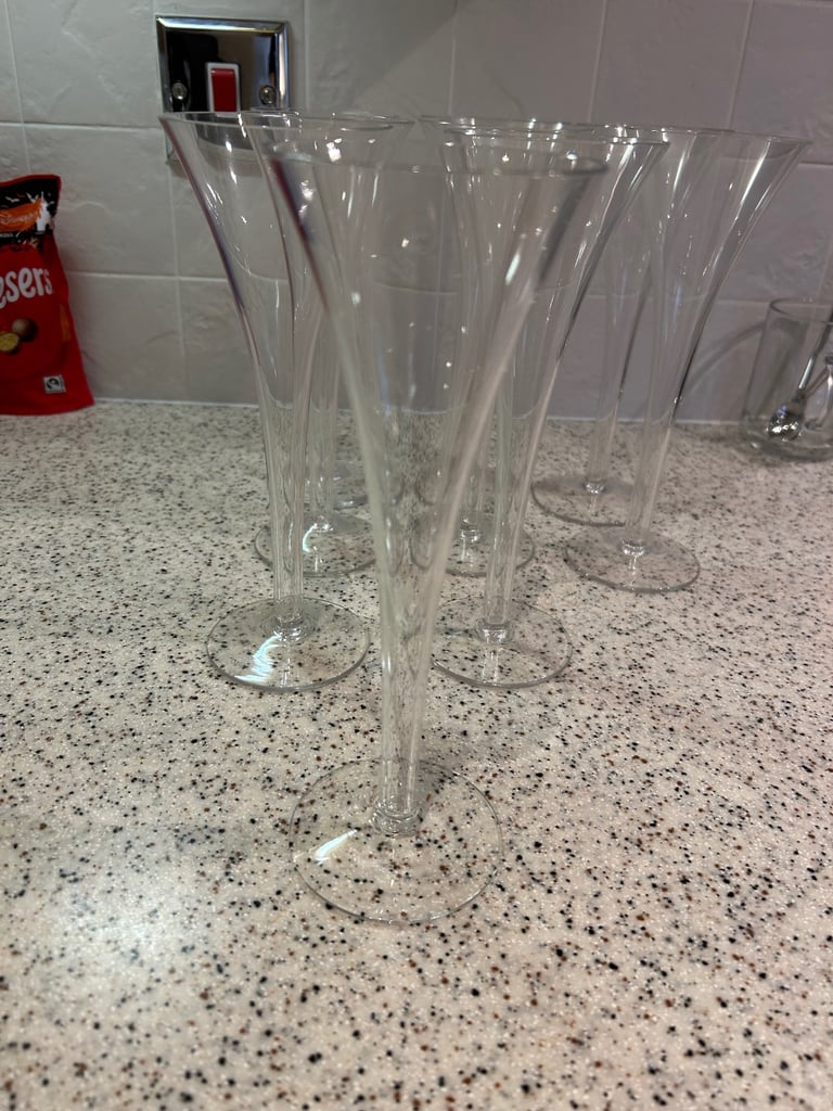 Villeroy &Boch champagne glasses x9 excellent condition - collection only