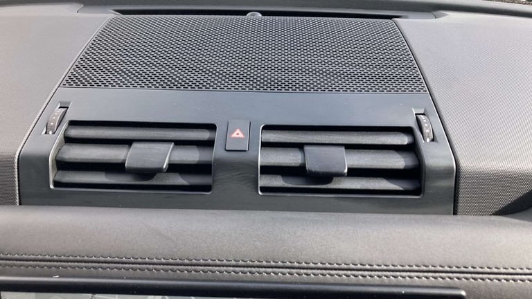 2025 Land Rover Defender 3.0 D250 X-Dynamic SE 90 3dr Auto ESTATE DIESEL Automatic