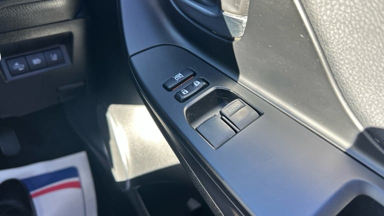 2019 Toyota Yaris 1.5 VVT-i Y20 5dr [Bi-tone] HATCHBACK PETROL Manual