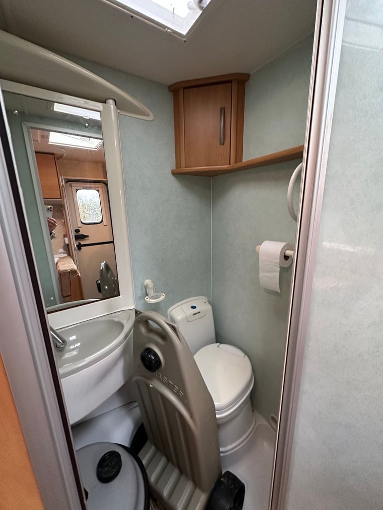 2007 SWIFT ORONSAY 6 BERTH, JUST SERVICED & DAMP TESTED