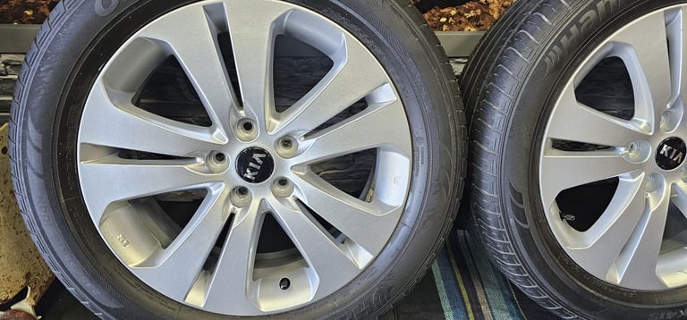 Kia Genuine 18 alloy wheels + 4 x tyres 235 55 18
