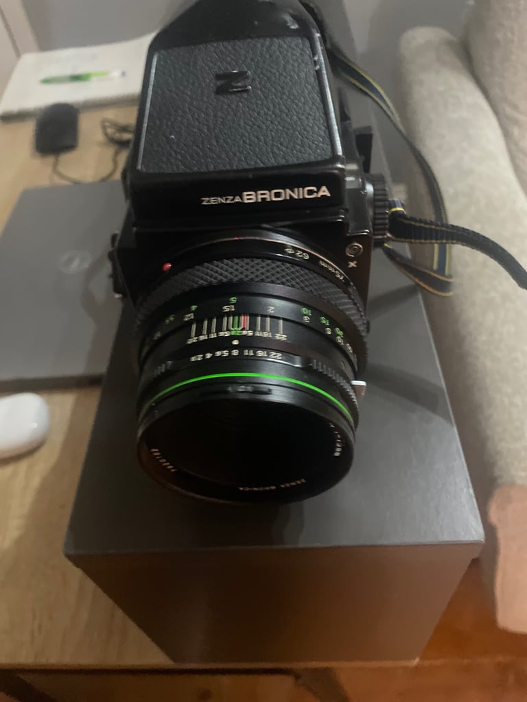 Zenza bronica camera 