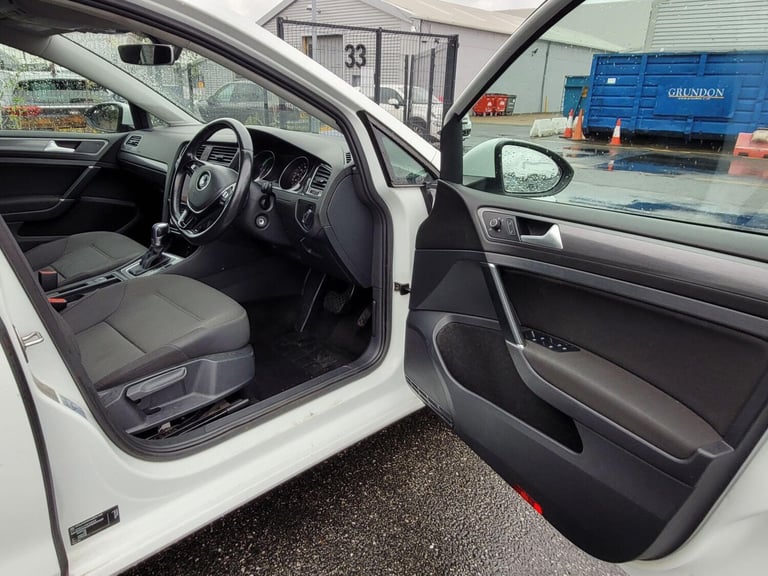  Volkswagen Golf 35.8kWh e-Golf Auto 5dr Electric Automatic
