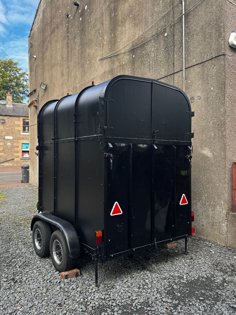 Converted Horsebox Hersteller: KNOTT Gmbh D 83125