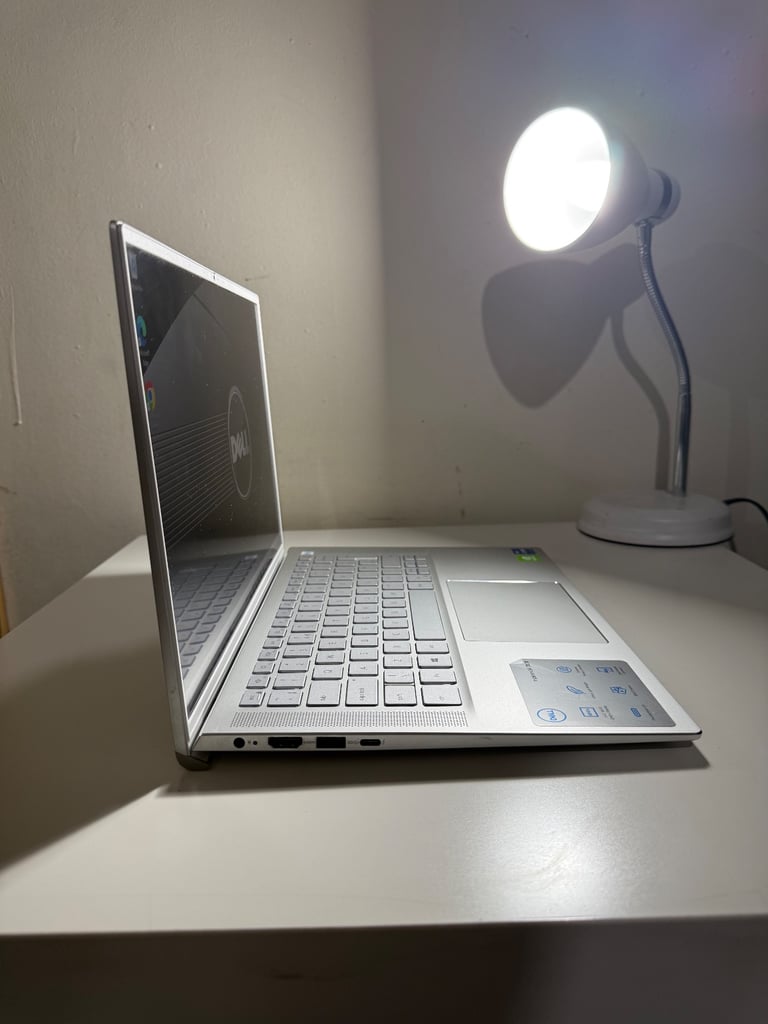 Dell Inspiron Intel Core i7 1165G7,16gb ram,1TB nvme,Nvidia Mx 350 2gb gpu,QHD+ 2K screen