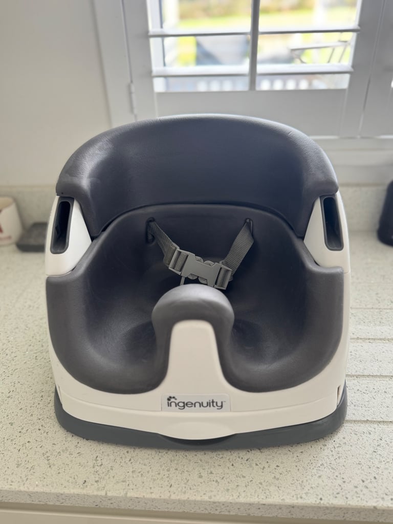 image for Baby base / booster seat 