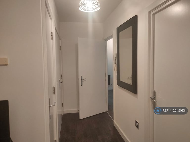 2 bedroom flat in Pine Street, Aylesbury, HP19 (2 bed) (#2645163)