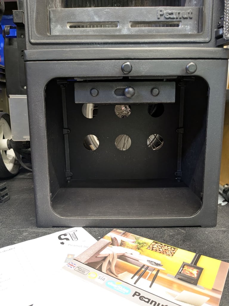 Saltfire Stoves, Peanut 5, Tall. 5.0kw wood stove, excellent condition!