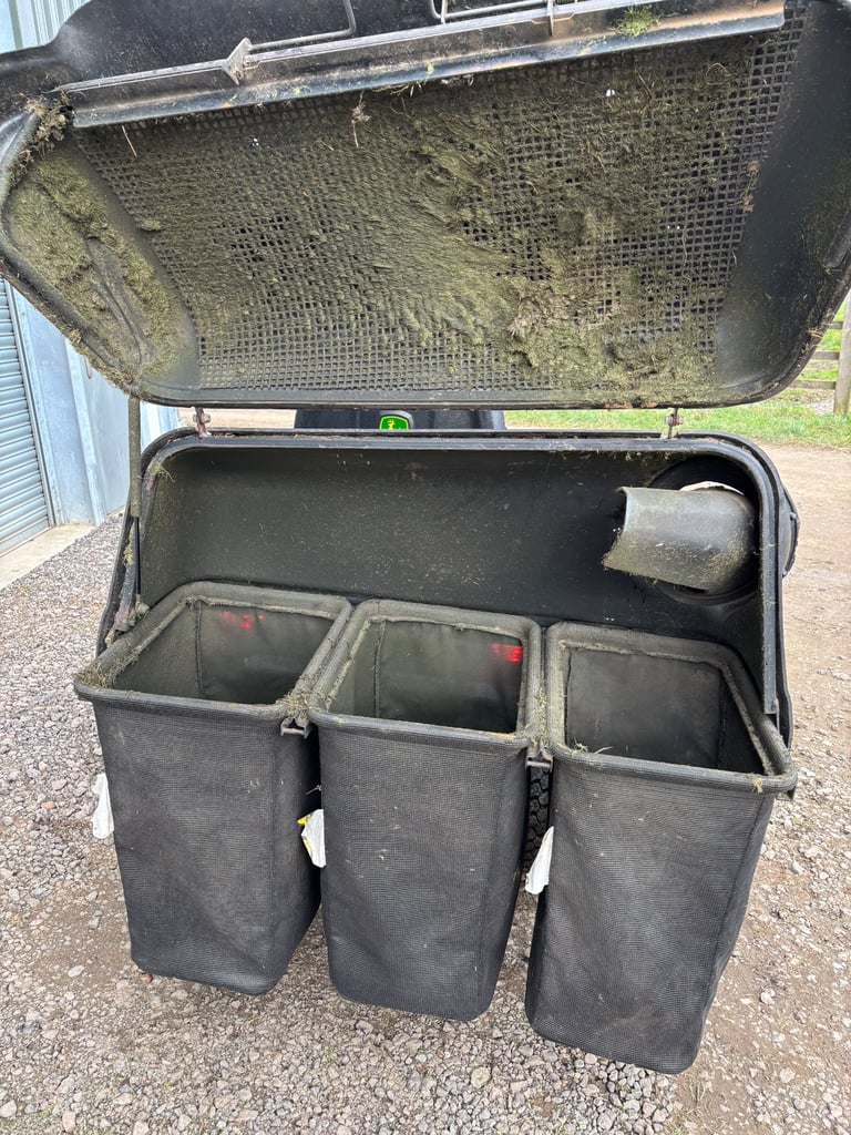 X758 John Deere ride on mower