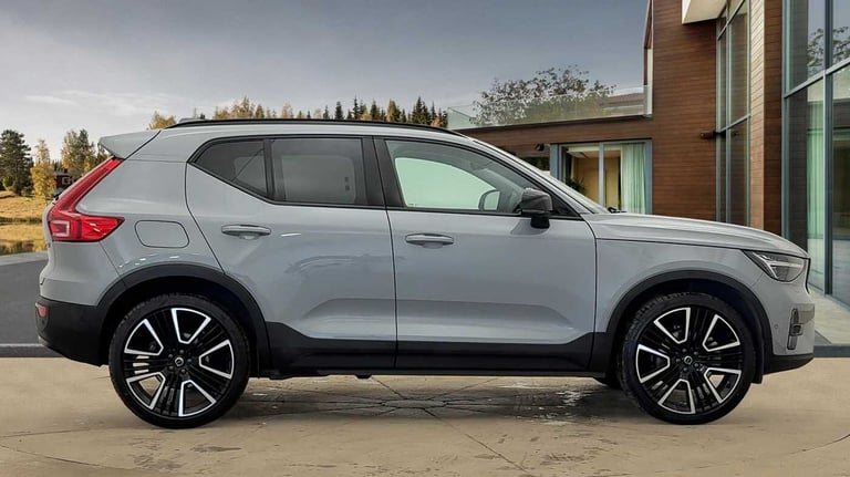 2024 Volvo XC40 2.0 B4P Ultra Dark 5dr Auto SUV Petrol Automatic