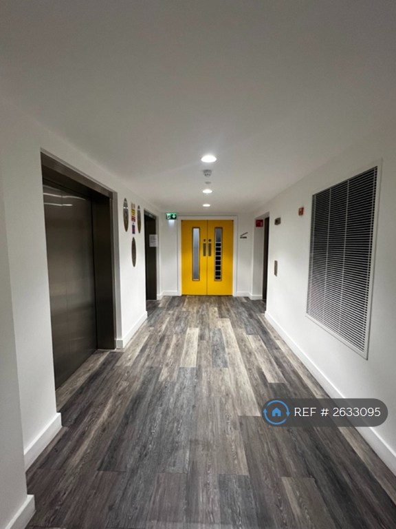 1 bedroom flat in Westpoint, Old Trafford, Manchester, M16 (1 bed) (#2633095)