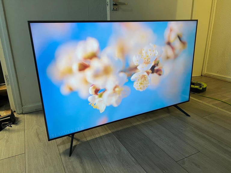 50" SAMSUNG 4K ULTRA SMART TV new condition 