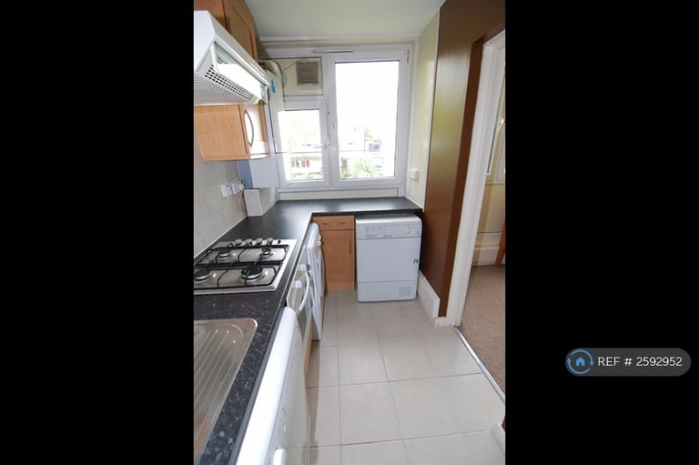 3 bedroom flat in John Parker Square, London, SW11 (3 bed) (#2592952)