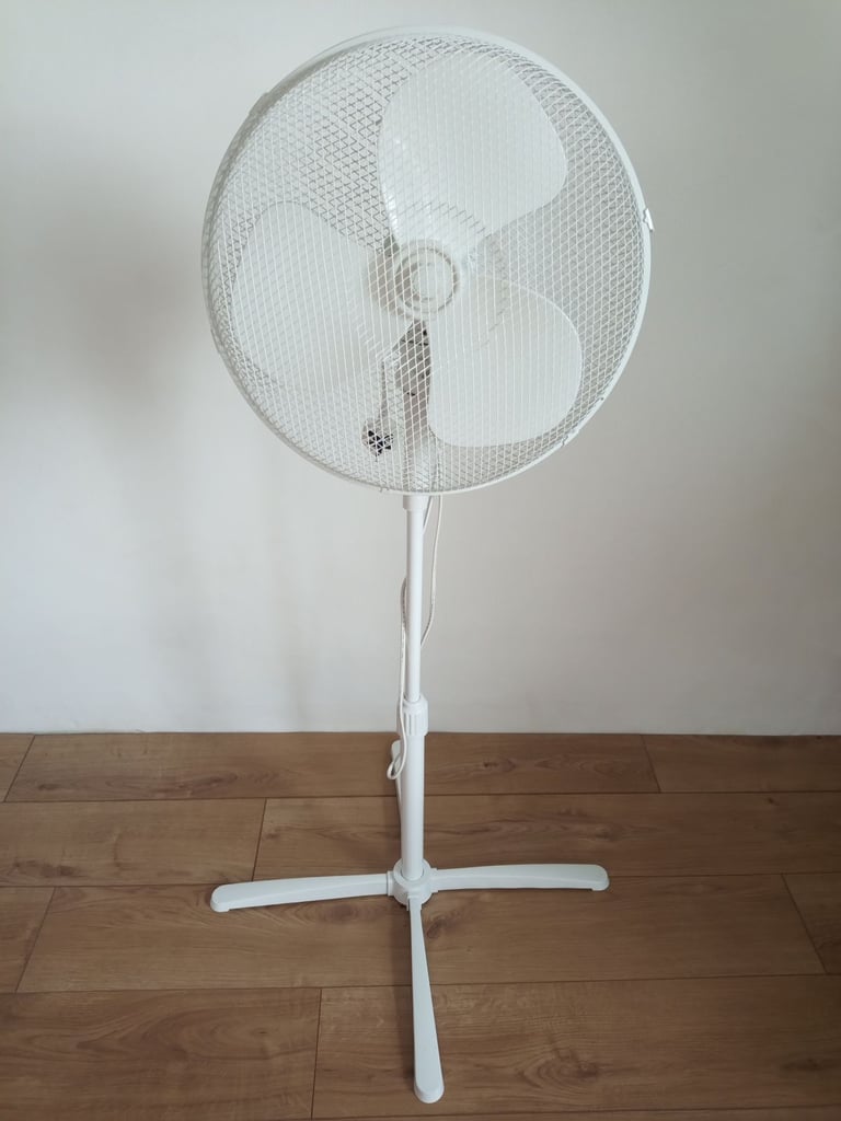 Three-speed 16 inch pedestal fan