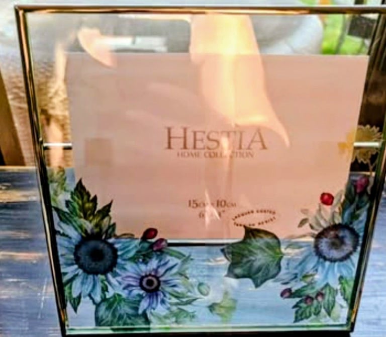 Brand New And Boxed Very Pretty Floral Photo Frame 