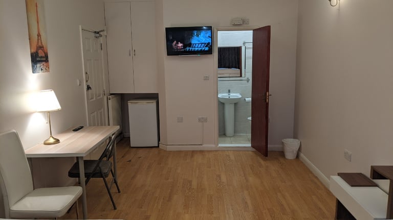 image for Massive Studio Ensuit with 2 Beds with Bills  £1250