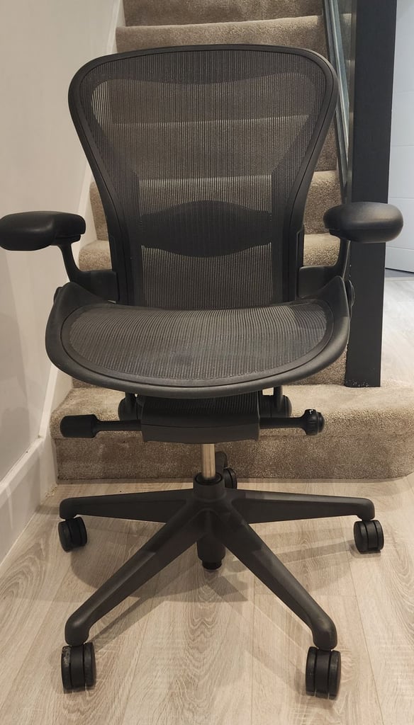 image for Immaculate herman miller aeron remastered size B office desk chair 