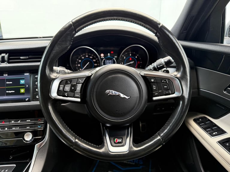 2016 Jaguar XF 3.0d V6 S 4dr Auto SALOON DIESEL Automatic