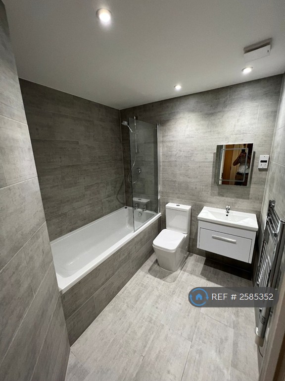 2 bedroom flat in River Court, Charvil, Reading, RG10 (2 bed) (#2585352)