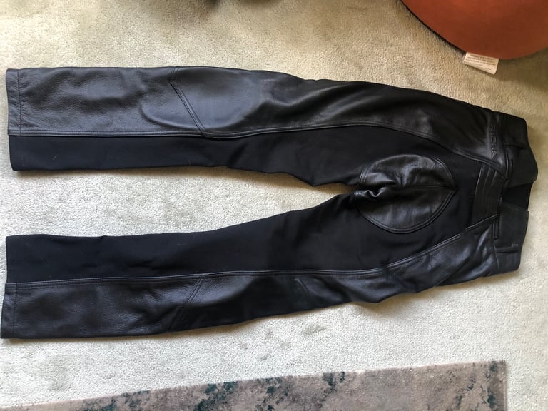 Motorbike leather jacket and trousers women’s ,brand richa worn 3 times from new