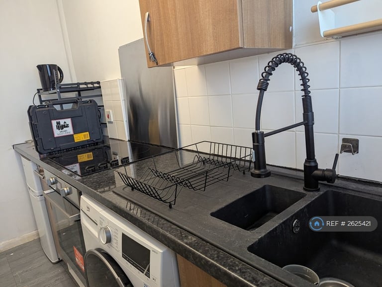 Studio flat in Boisseau House, London, E1 (#2625421)