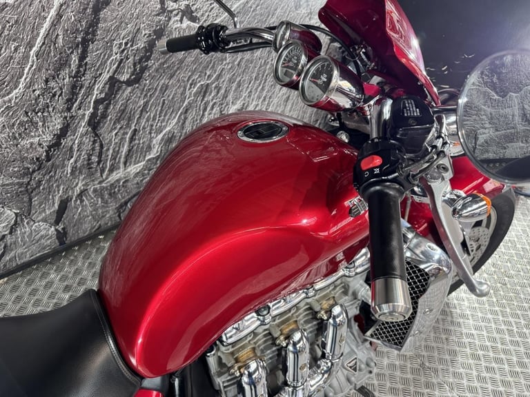 TRIUMPH ROCKET III 3 2004