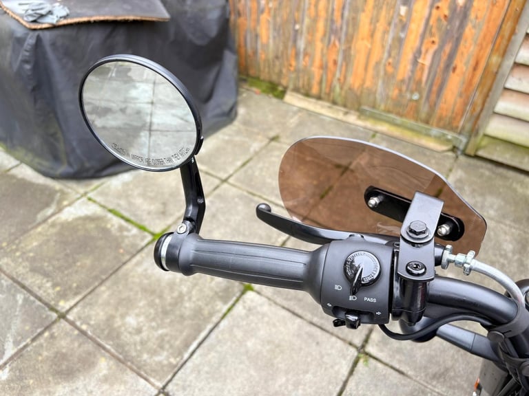 2023 / 23 Royal Enfield CLASSIC 350 £3500 Black 201 miles.