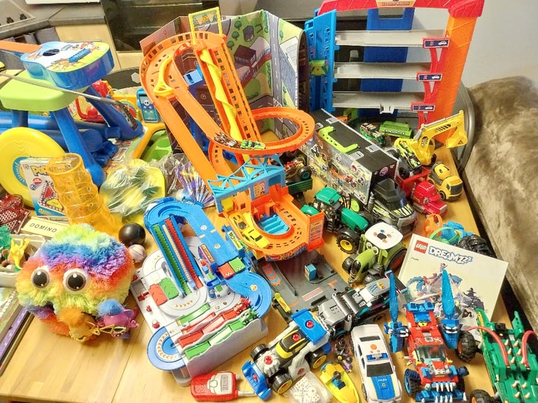 Hot Wheelz items and Toy Bundle