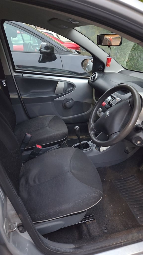 Peugeot, 107, Hatchback, 2011, Manual, 998 (cc), 5 doors