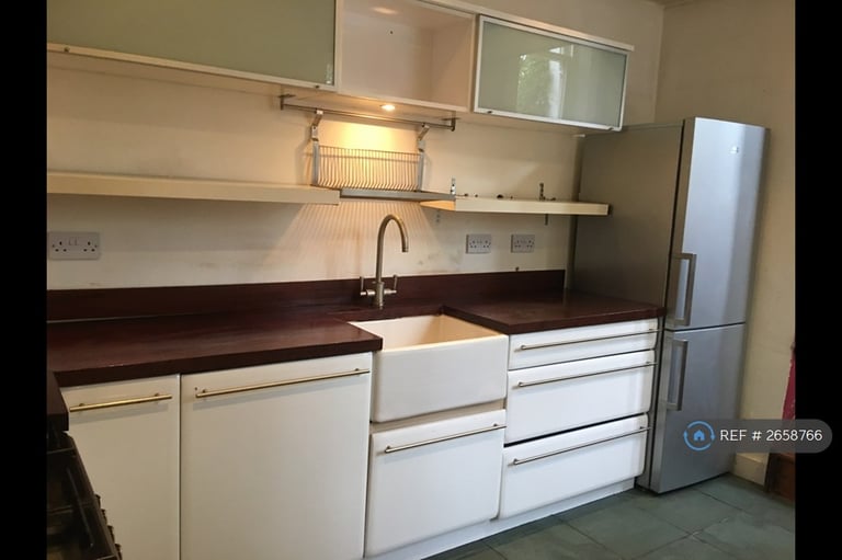 2 bedroom flat in Fountayne Road, London, N16 (2 bed) (#2658766)