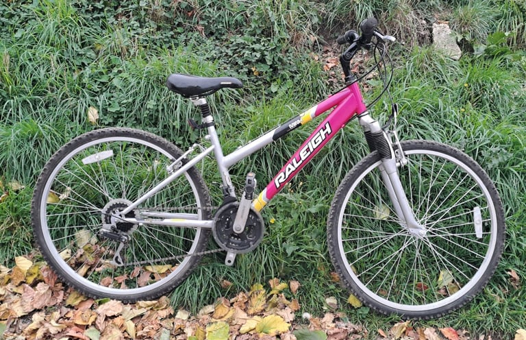 Ladies Raleigh Minx bike