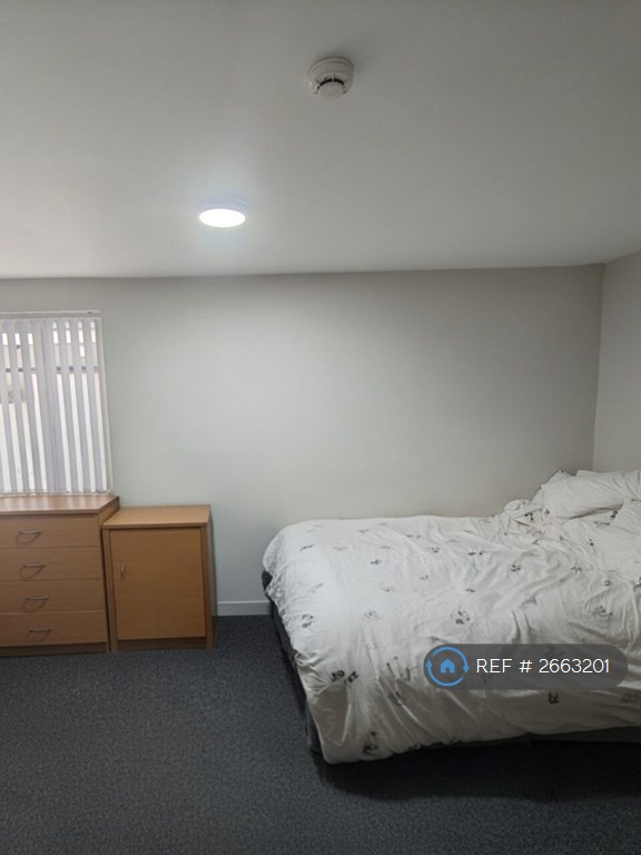6 bedroom flat in Cardiff, Cardiff, CF24 (6 bed) (#2663201)