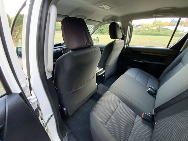 2019 Toyota Hilux 2.4 D-4D Active Pickup Double Cab 4dr Diesel Manual 4WD Euro 6 (3.5t) (150  PIC...