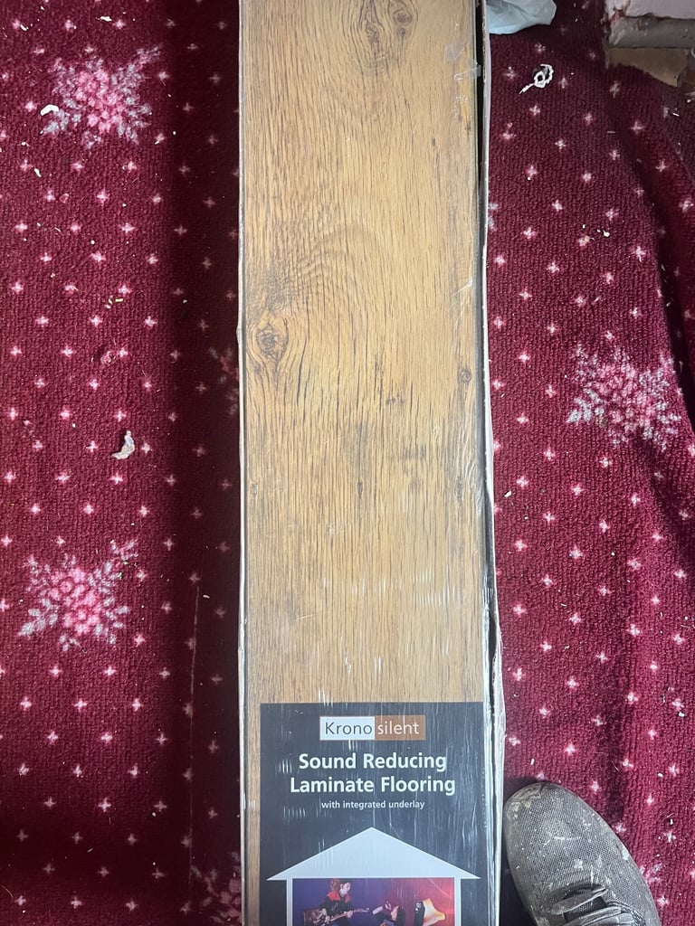 Oak effect laminate flooring X8 unopened packs