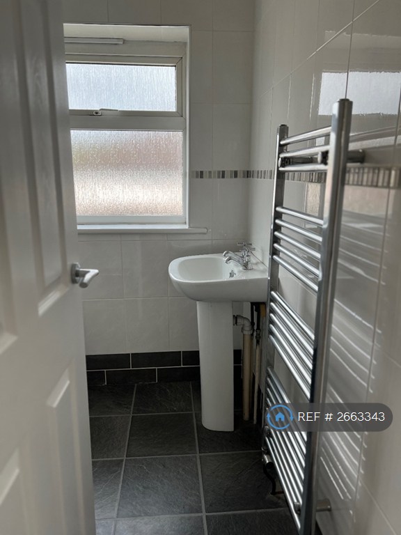 3 bedroom house in Brant Avenue, Newcastle-Under-Lyme, ST5 (3 bed) (#2663343)