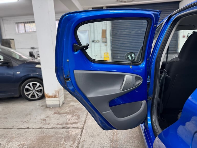 2010 Toyota AYGO 1.0 VVT-i Blue 5dr MMT HATCHBACK Petrol Automatic