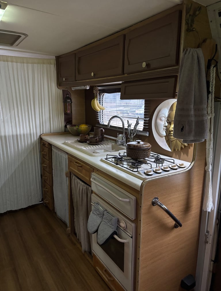 Dodge 50 motorhome, automatic, perkins 4-cylinder 4.0l engine