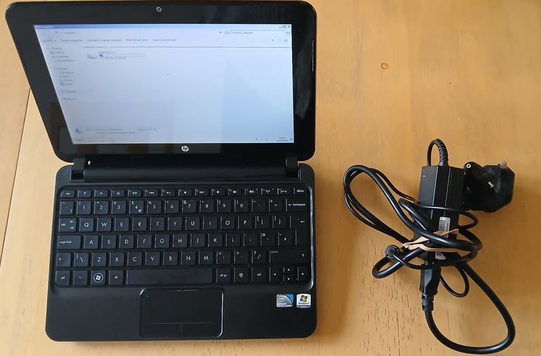image for HP Mini 210-1000 Netbook with charger.