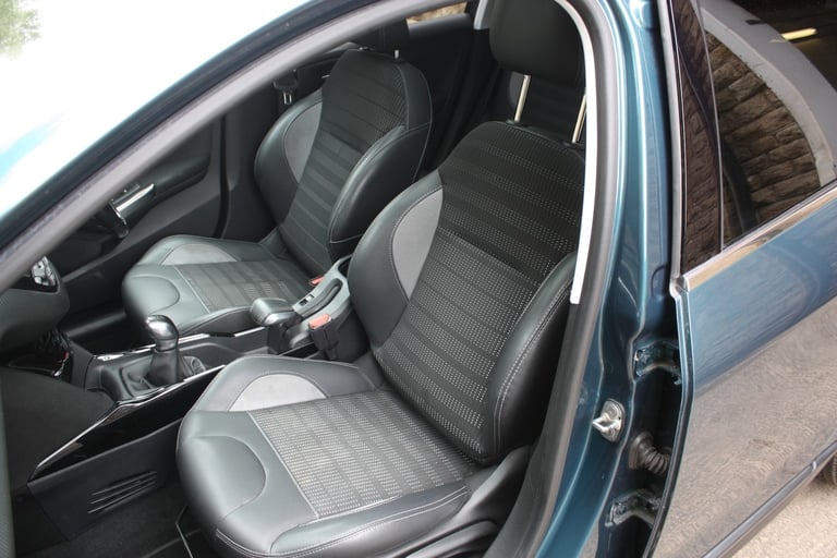 PEUGEOT 2008 1.2 PureTech Allure Premium 2019