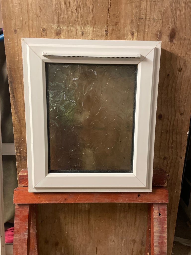 H 70 x W 60 cm - SMALL UPVC DOUBLE GLAZED WINDOW - (BATHROOM) OBSCURE GLASS (REF: SJ452)