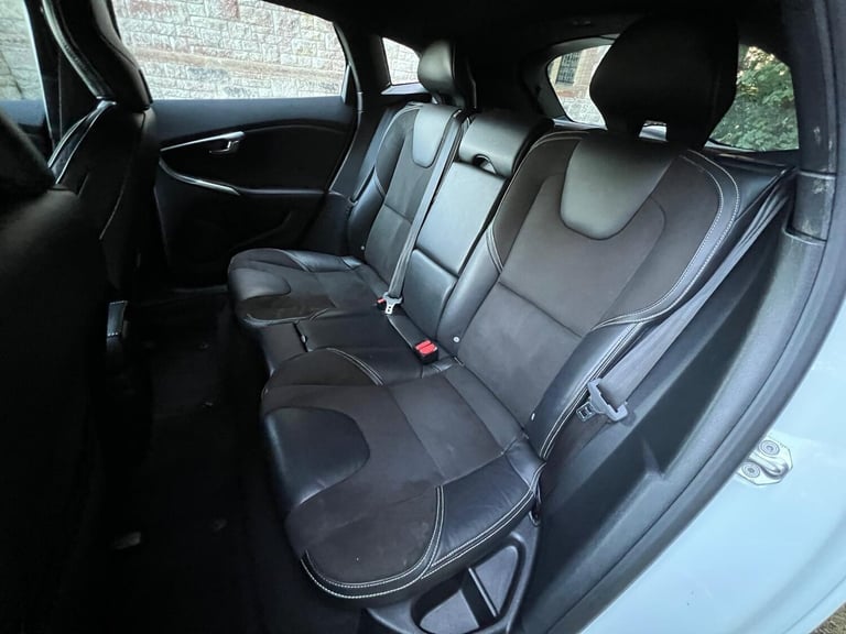 2018 Volvo V40 2.0 T2 R-Design Euro 6 (s/s) 5dr HATCHBACK Petrol Manual