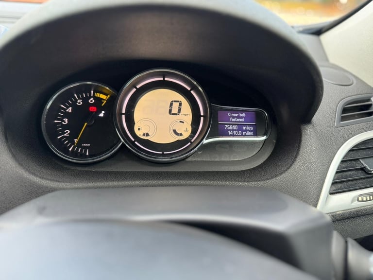 2011 Renault Megane 1.6 16V Dynamique TomTom Euro 5 5dr HATCHBACK Petrol Manual