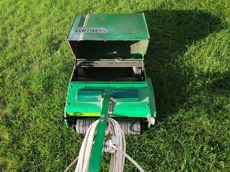 Electric cylinder lawnmower  