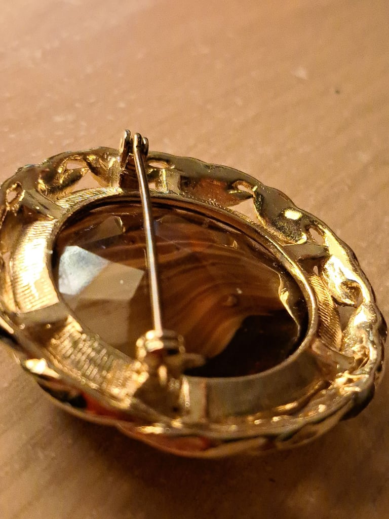 Vintage brooch brown swirl pattern brown 