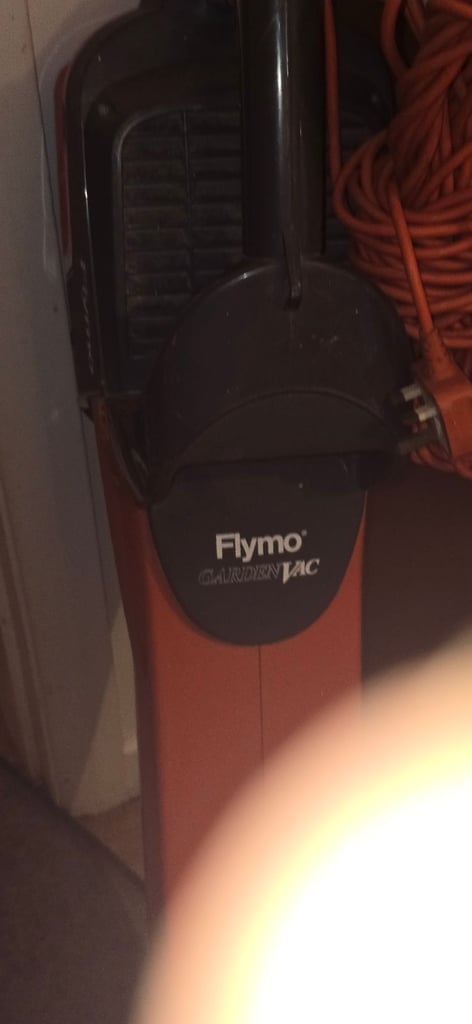 🍂 Flymo GardenVac – Leaf Vacuum & Shredder £45